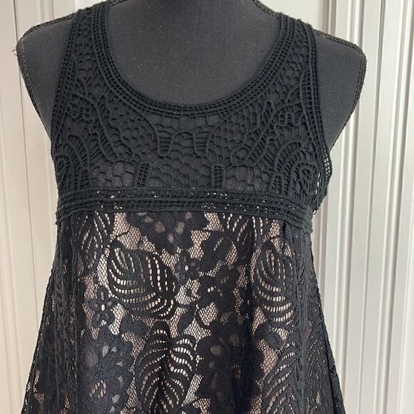 Black Lace Sleeveless Top size small - Picture 2 of 6